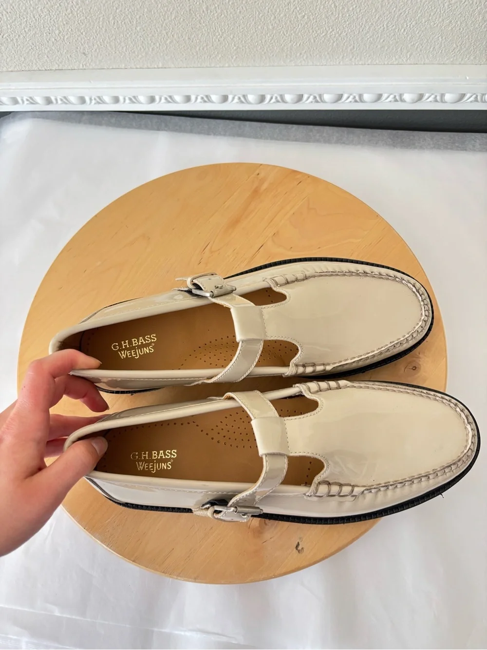 NEW G.H. Bass Weejuns Cream Patent Mary Jane Loafers with Buckle T-Strap Size 10
